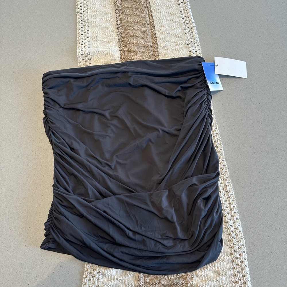 NWT Abound Ruched Tube Top In Size Médium